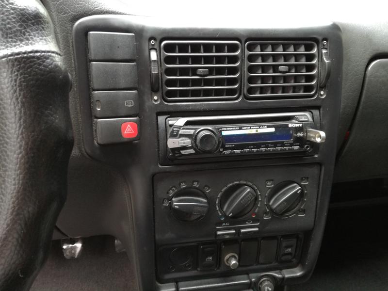 Volkswagen Polo • 1998 • 207,000 km 2