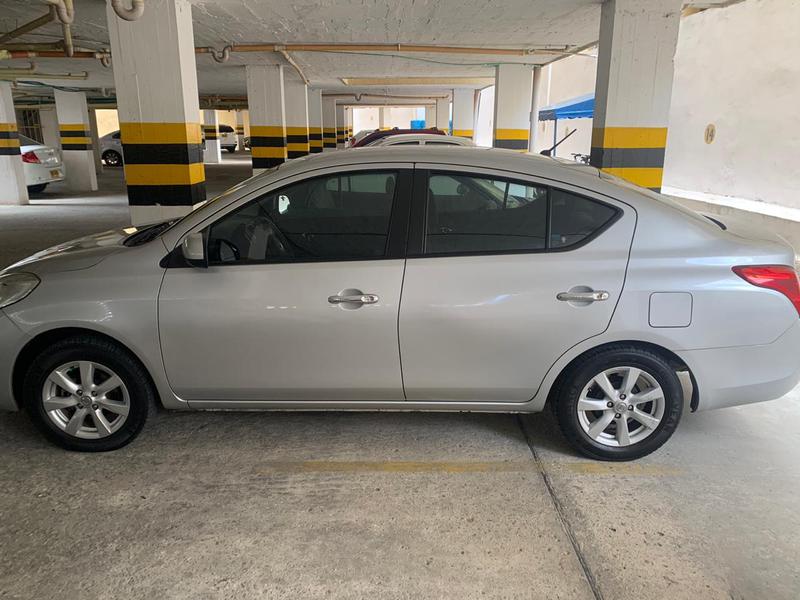 Nissan Versa • 2013 • 88,000 km 2