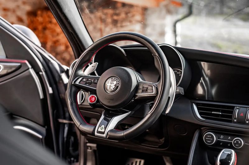 Alfa Romeo Giulia • 2020 • 36,500 km 8