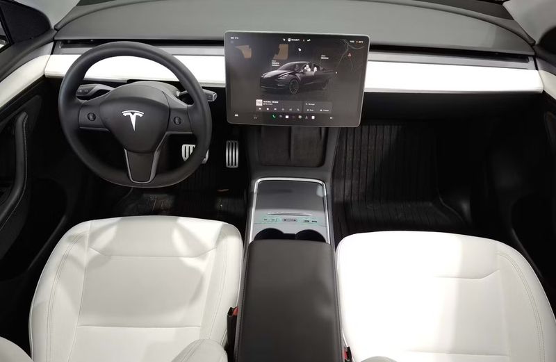 Tesla Model Y • 2023 • 39,514 km 7