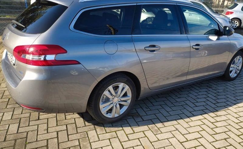Peugeot 308 • 2015 • 140,000 km 2