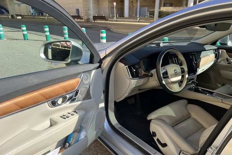 Volvo V90 Cross Country • 2019 • 145,000 km 2