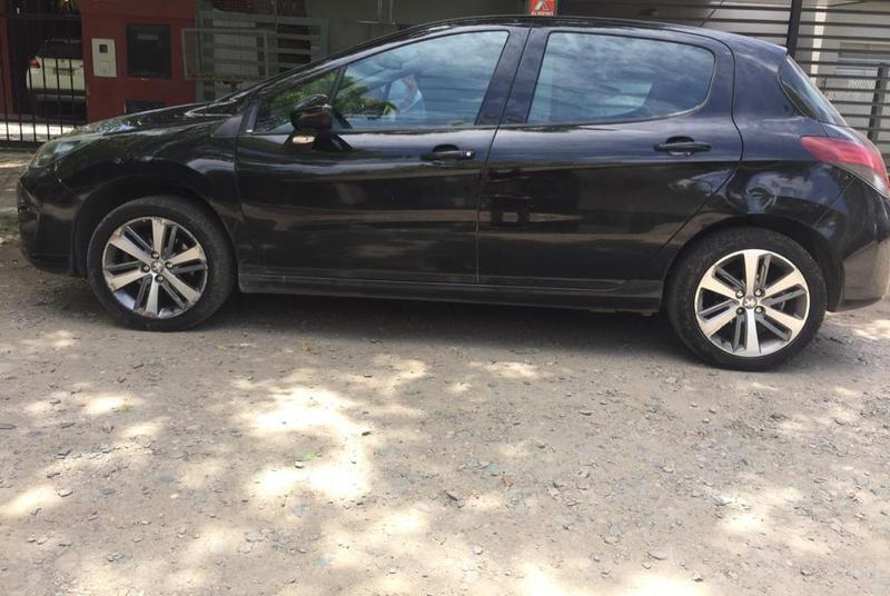 Peugeot 308 • 2017 • 67,000 km 4