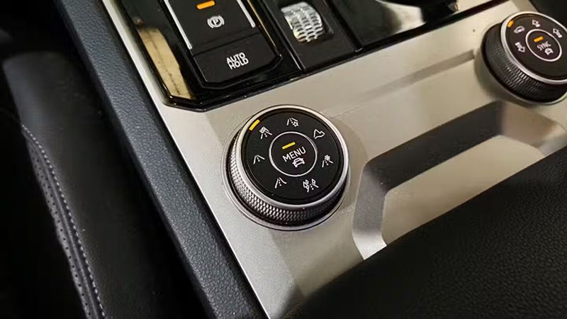 Volkswagen Touareg • 2019 • 94,801 km 18