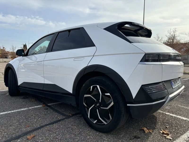 Hyundai Ioniq Electric • 2022 • 71,000 km 9