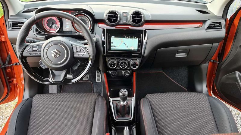 Suzuki Swift • 2020 • 24,500 km 6