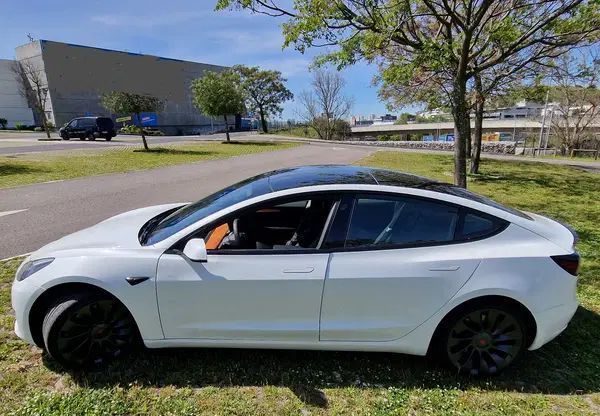 Tesla Model 3 • 2022 • 14,000 km 4