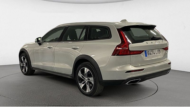 Volvo V60 • 2021 • 40,725 km 5