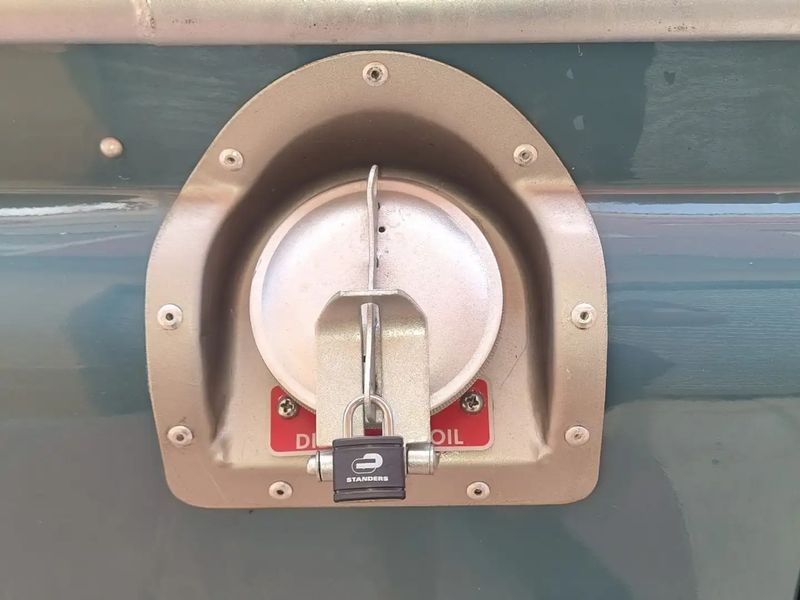 Land Rover LR3 • 1976 • 65,800 km 12