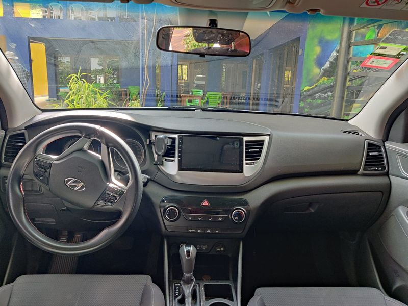 Hyundai Tucson • 2017 • 153,000 km 4