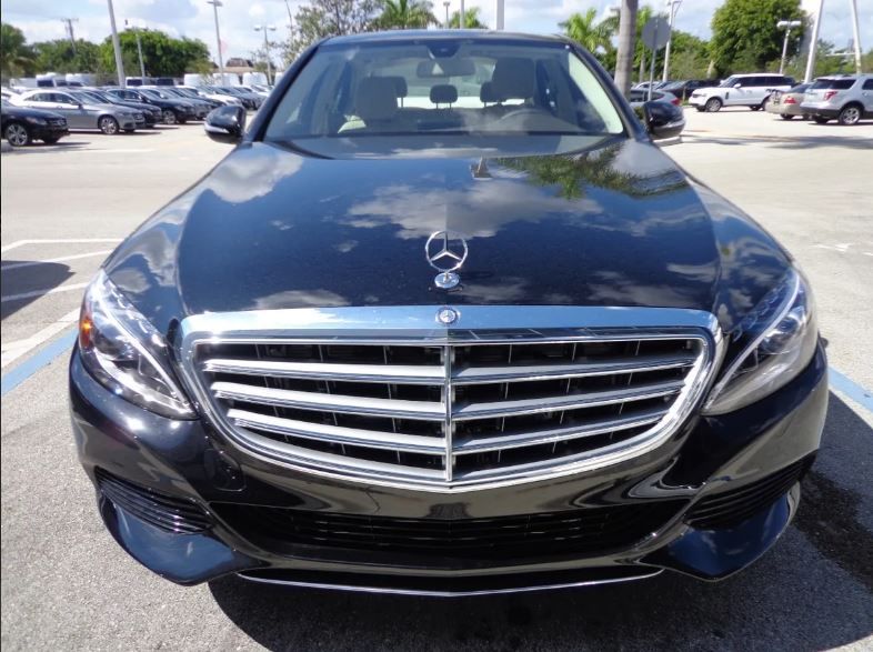 Mercedes-Benz C • 2015 • 90,000 km 1