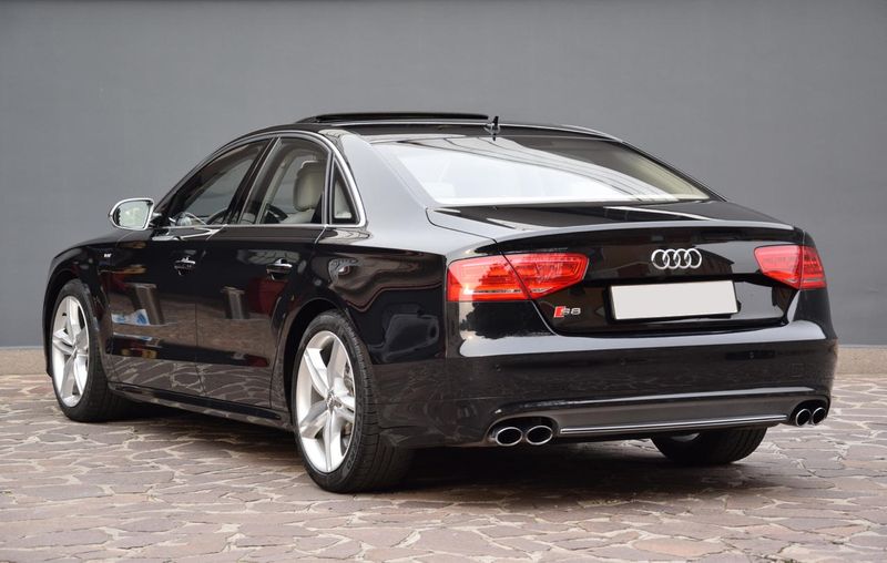Audi S8 • 2013 • 162,000 km 4