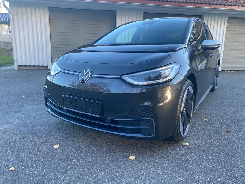 Volkswagen ID.4 • 2021 • 24,500 km 2