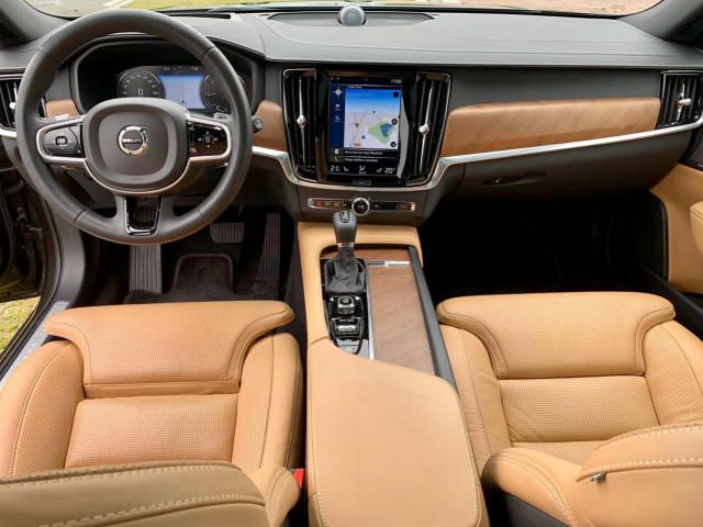 Volvo V90 • 2017 • 119,000 km 4