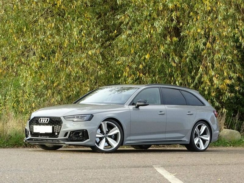 Audi RS 4 • 2018 • 41,000 km 1