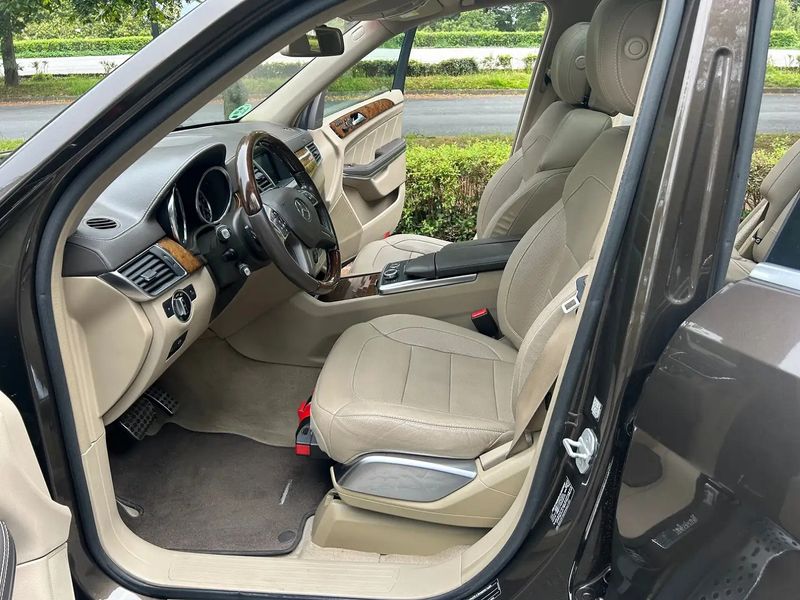 Mercedes-Benz GL-Class • 2015 • 115,000 km 6