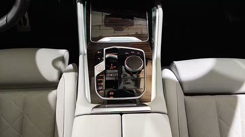 BMW X6 • 2024 • 16,036 km 5