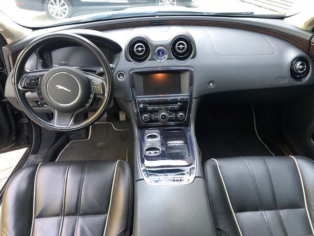 Jaguar XJ • 2013 • 65,397 km 3