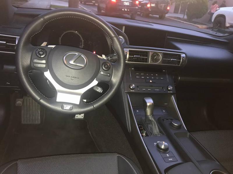 Lexus IS 200 • 2015 • 30,000 km 6