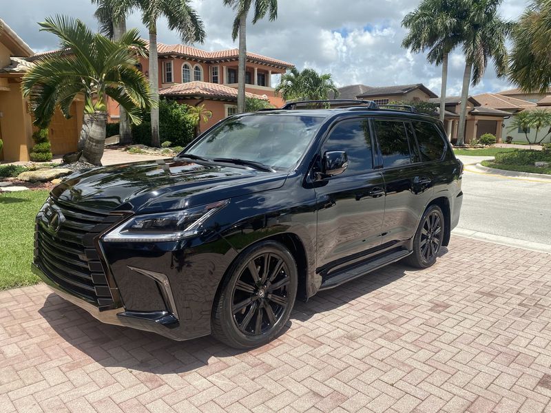 Lexus LX • 2020 • 95,600 km 3