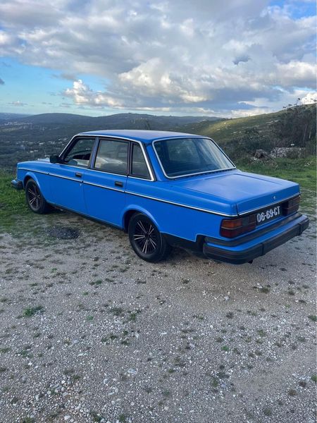 Volvo 240 • 1982 • 339,000 km 2