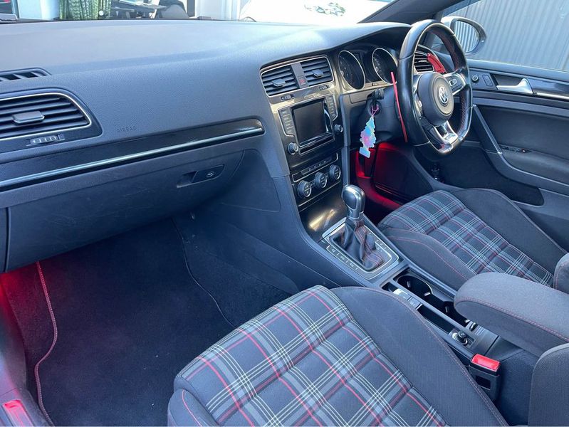 Volkswagen Golf • 2016 • 53,000 km 13