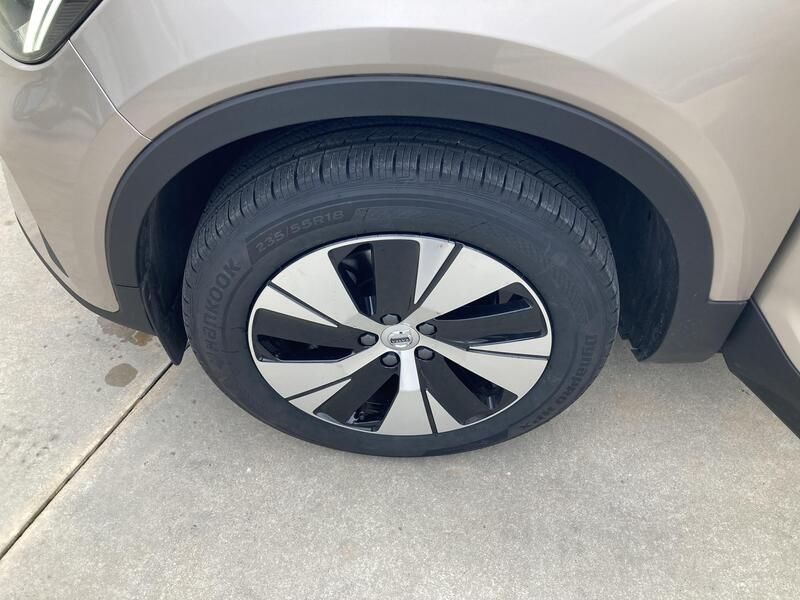 Volvo XC40 • 2024 • 45,624 km 12