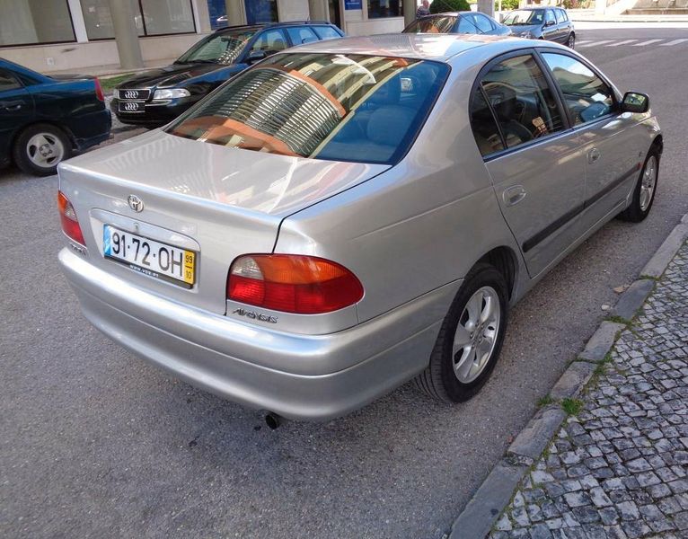 Toyota Avensis • 1999 • 200,000 km 2