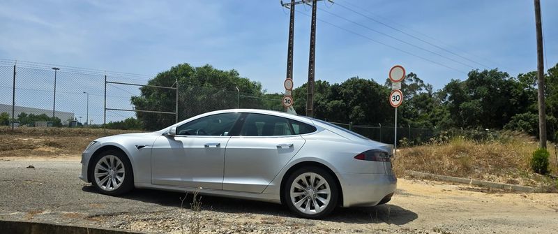 Tesla Model S • 2018 • 275,000 km 6