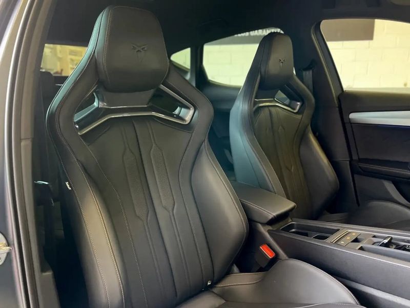 Seat Leon • 2022 • 13,900 km 10