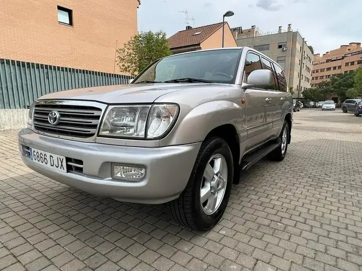 Toyota Land Cruiser • 2005 • 150,000 km 3