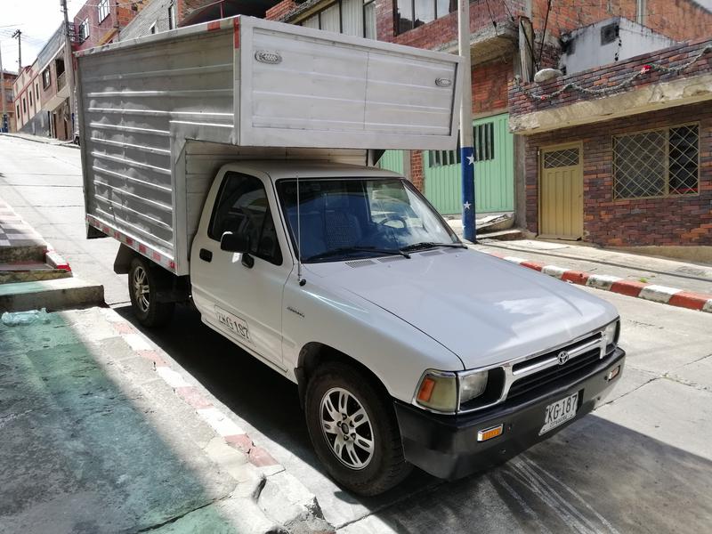 Toyota Hilux • 1995 • 57 km 3