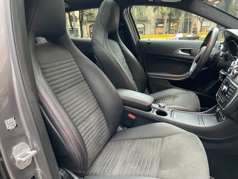 Mercedes-Benz GLA-Class • 2016 • 59,000 km 5