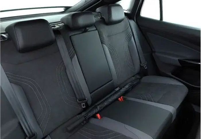 Volkswagen ID.4 • 2023 • 39,000 km 8