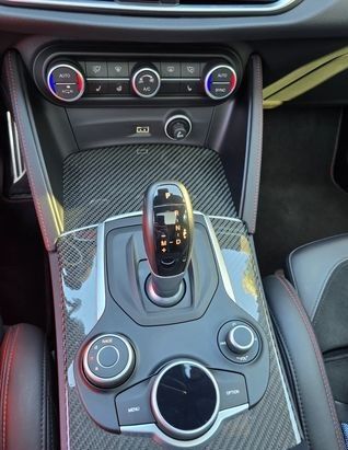 Alfa Romeo Stelvio • 2020 • 22,000 km 11