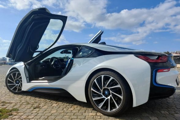 BMW i8 • 2016 • 45,000 km 2