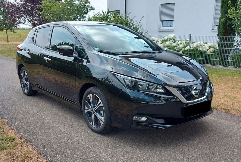 Nissan Leaf • 2022 • 16,100 km 1