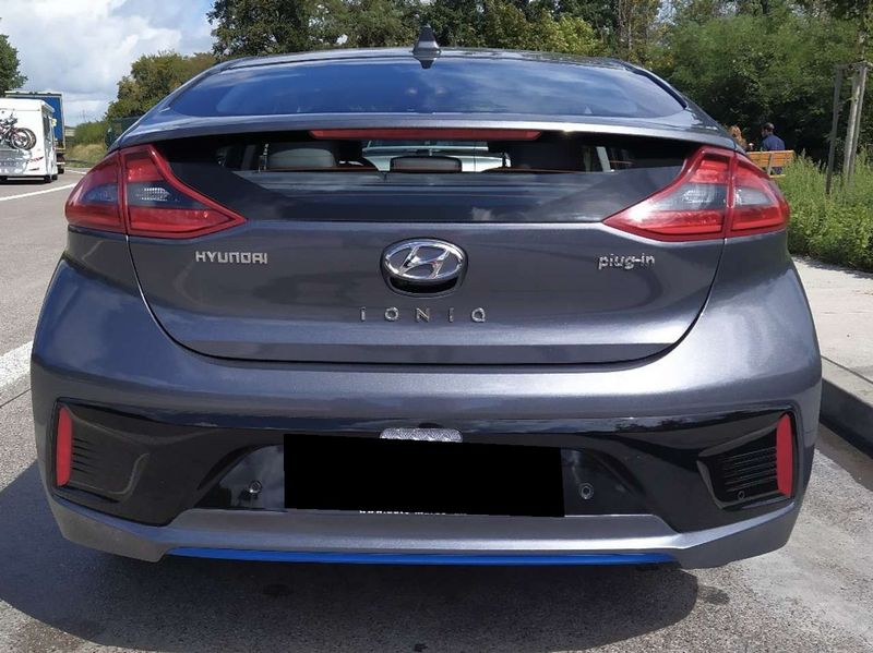 Hyundai Ioniq Electric • 2018 • 79,900 km 12