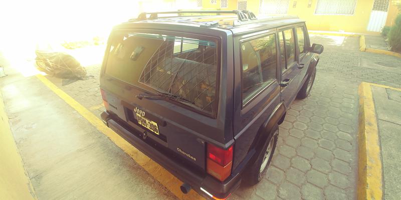 Jeep Cherokee • 1995 • 335,000 km 1