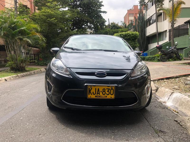 Ford Fiesta • 2011 • 75,000 km 4