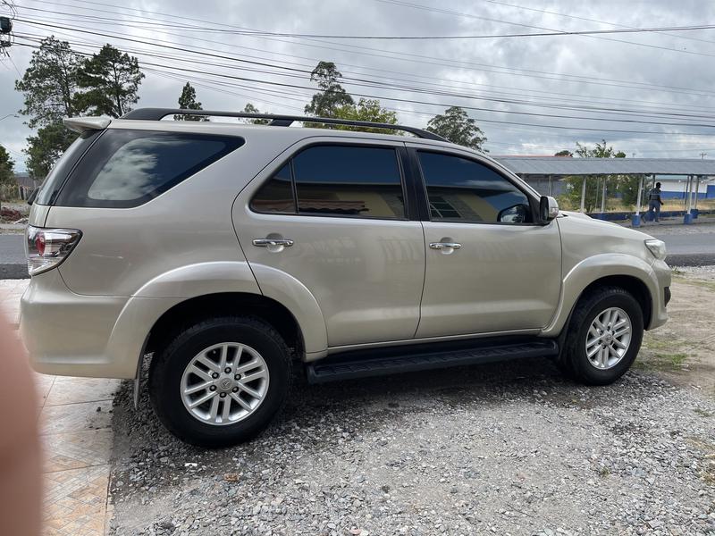 Toyota Fortuner • 2013 • 1,200 km 1