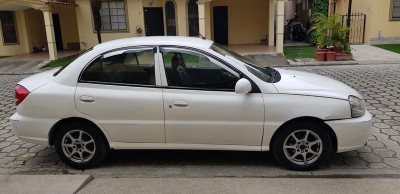 Kia Rio • 2010 • 351,000 km 5