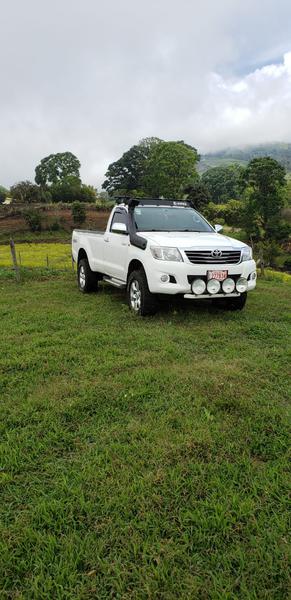 Toyota Hilux • 2014 • 100,000 km 1