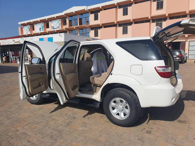 Toyota Fortuner • 2010 • 77,000 km 4