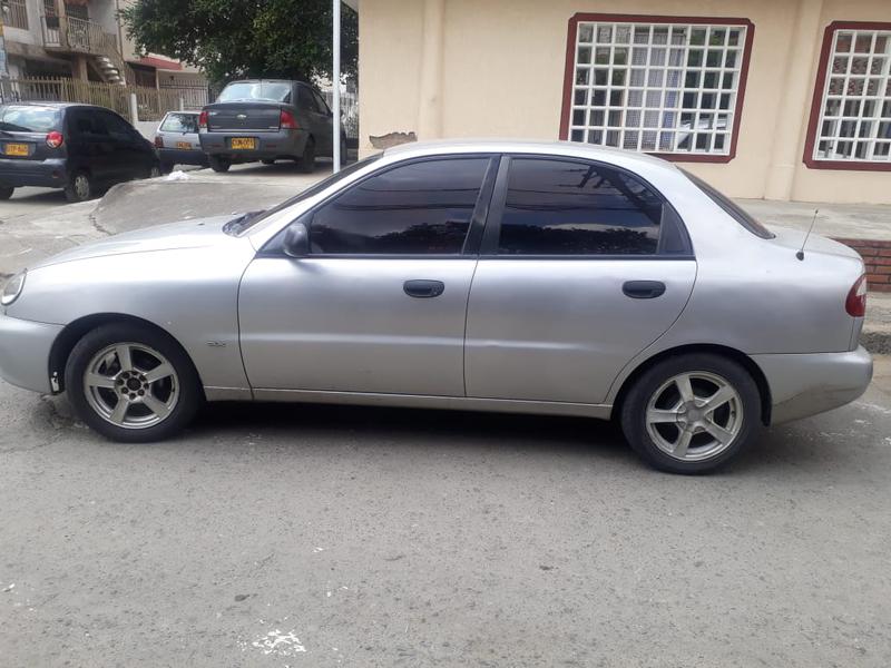 Daewoo Lanos • 1999 • 291,000 km 2