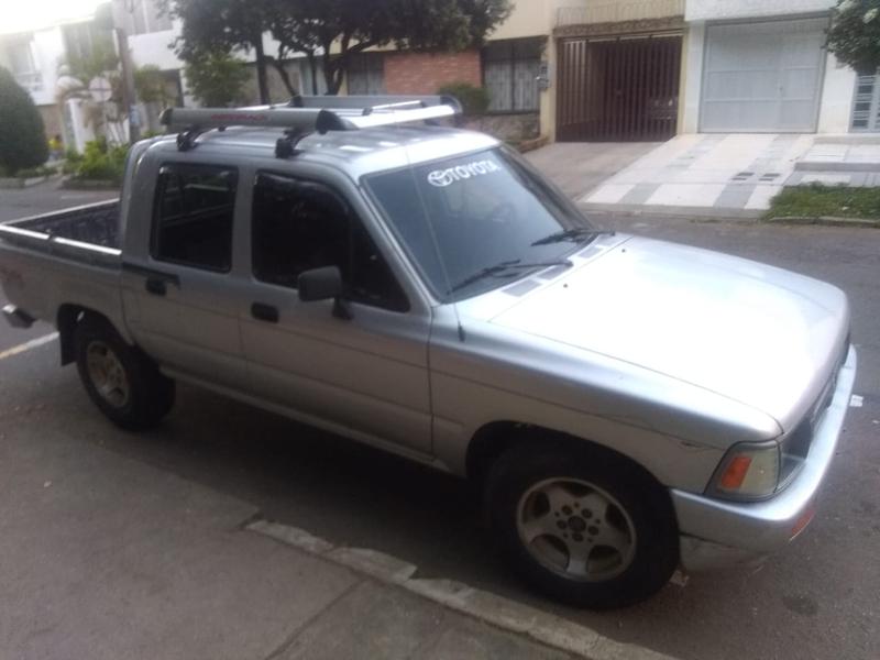 Toyota Hilux • 1995 • 120,000 km 2
