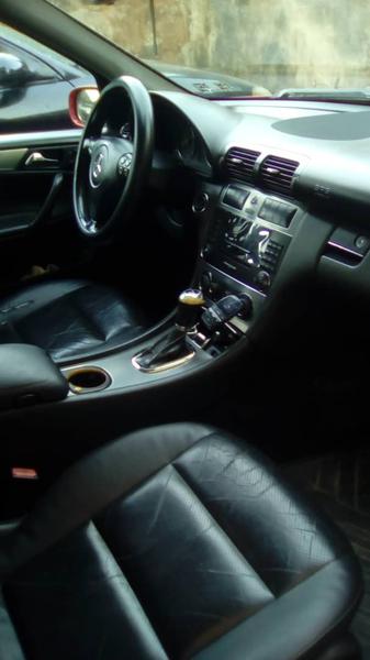 Mercedes-Benz 200 - 300 • 2005 • 117,966 km 2