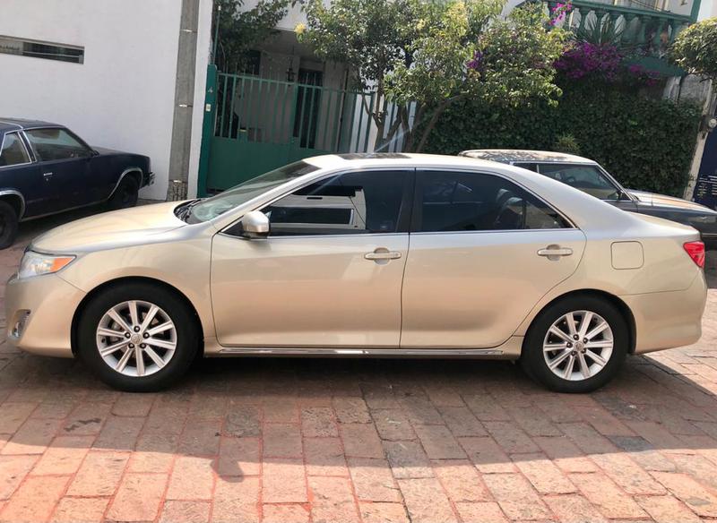 Toyota 4 Runner Limited • 2012 • 90,000 km 1