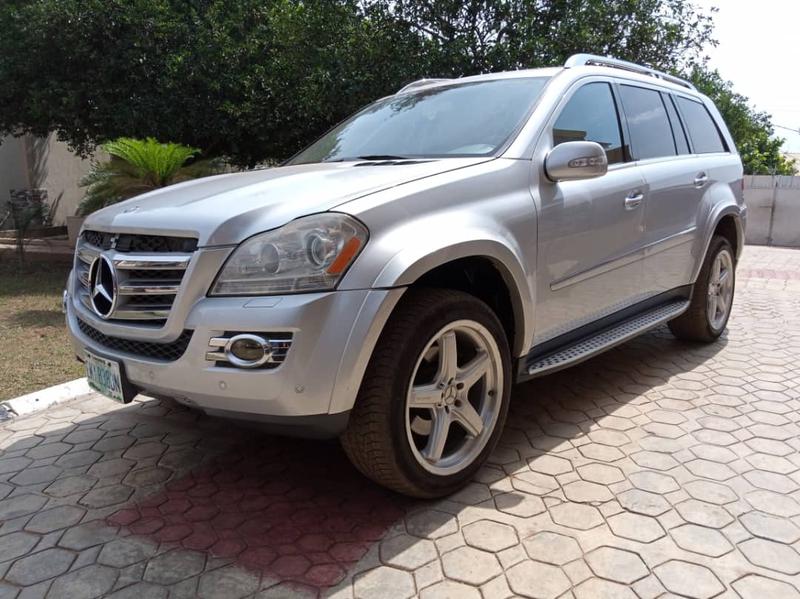 Mercedes-Benz GL • 2008 • 42,000 km 1