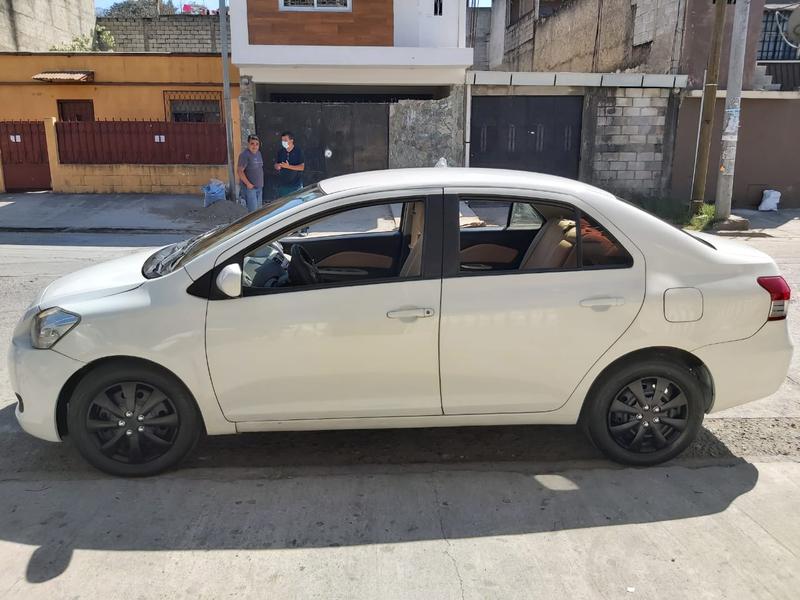 Toyota  • 2008 • 139,900 km 4